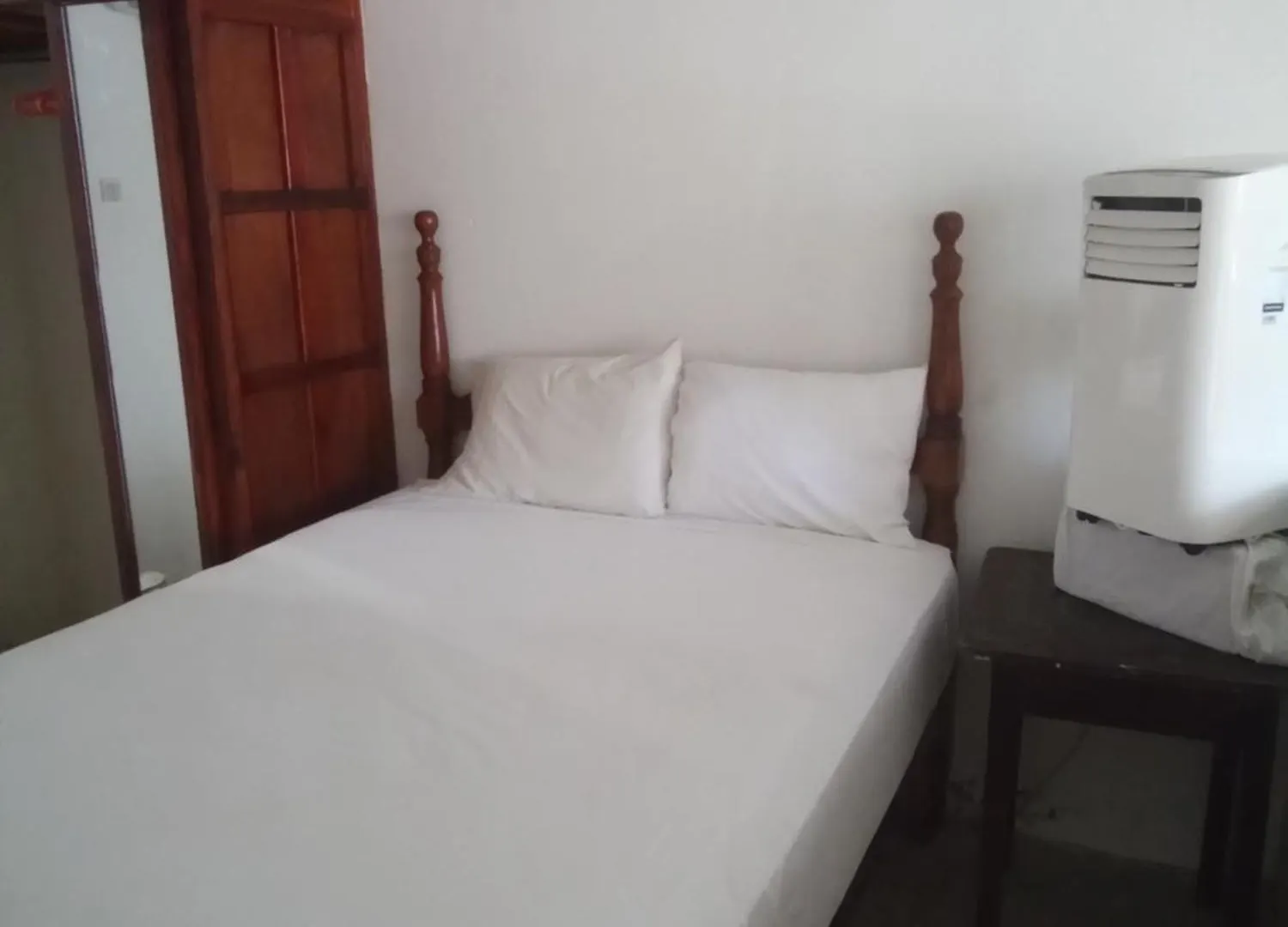 Comfort Rooms Content  Πανσιόν Content (Saint Mary)